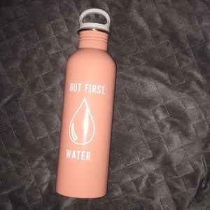 ▫️old navy water bottle